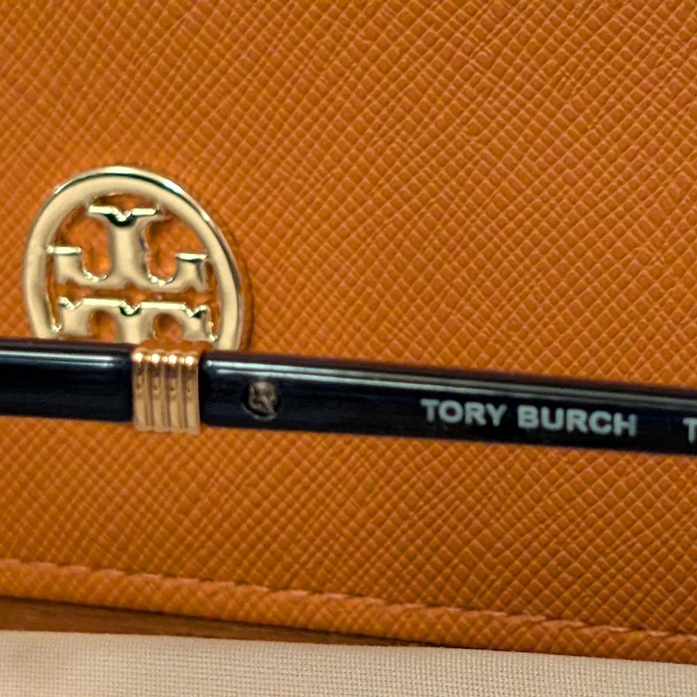Tory Burch Sunglasses With Branded Case - Picture 7 of 9